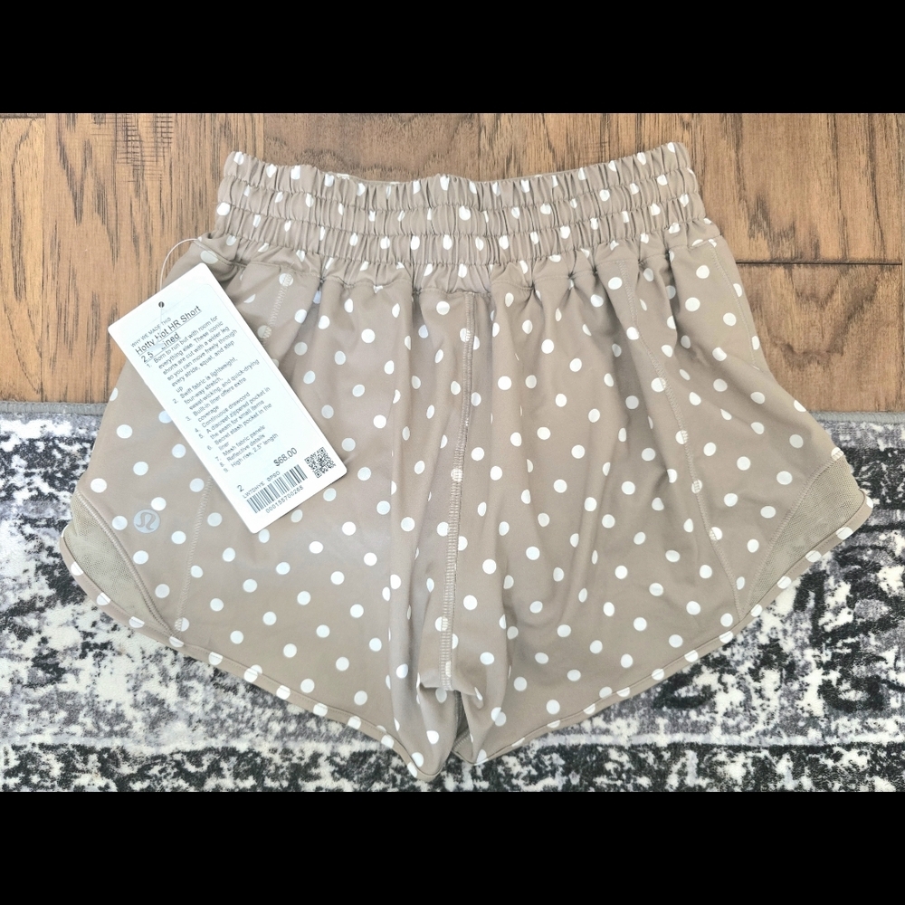 lululemon Hotty Hot HR Short 2.5", Lined. NWT
